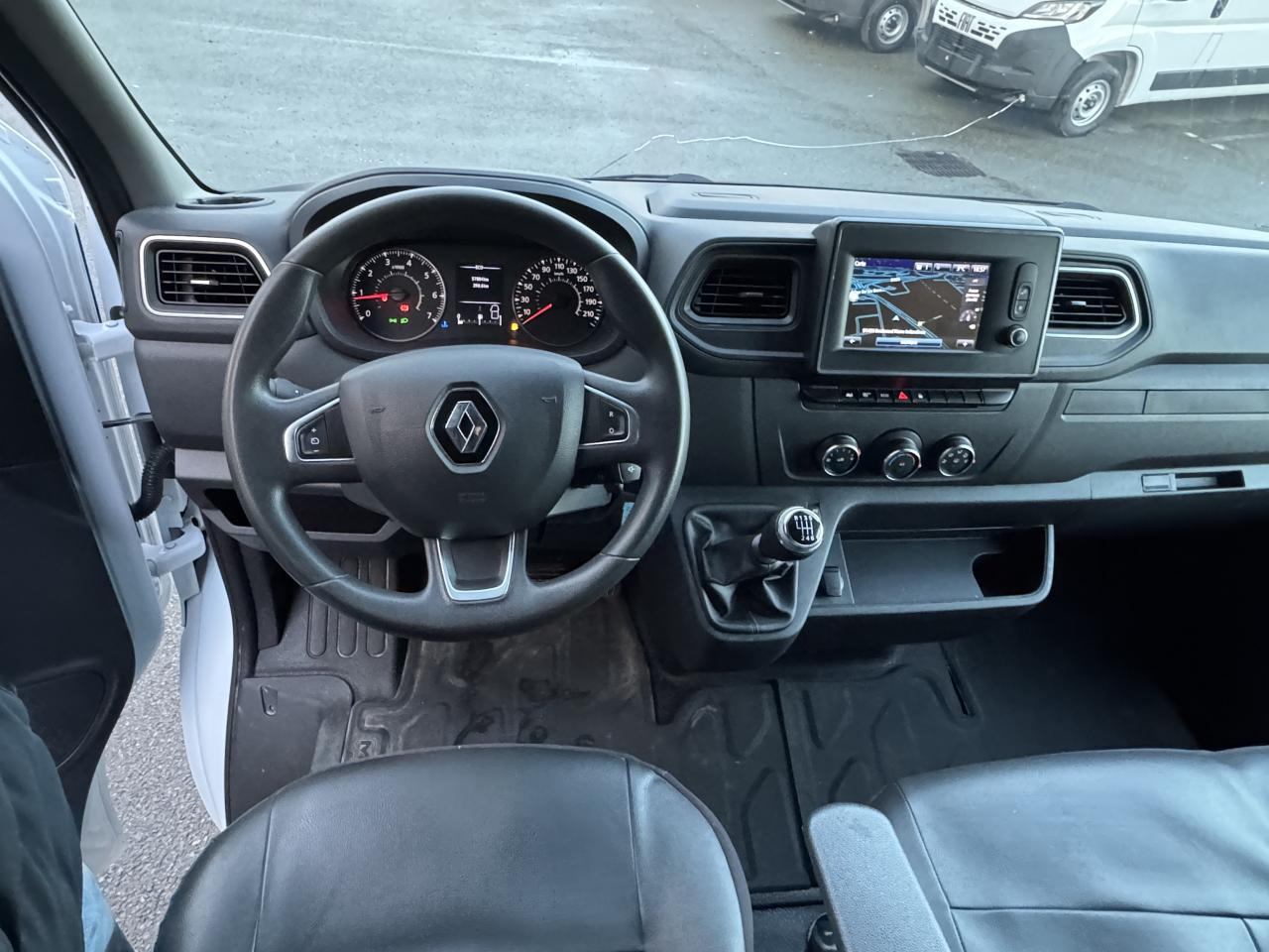 RENAULT Master Grand Confort F3300 L2H2 2.3 Blue dCi - 150 CH PORTE VERRE - 无侧窗厢式货车:图3 RENAULT Master Grand Confort F3300 L2H2 2.3 Blue dCi - 150 CH PORTE VERRE - 无侧窗厢式货车:图3