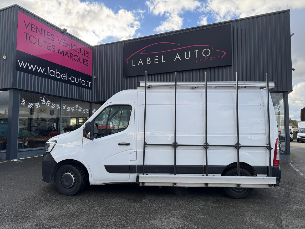 RENAULT Master Grand Confort F3300 L2H2 2.3 Blue dCi - 150 CH PORTE VERRE - 无侧窗厢式货车:图1 RENAULT Master Grand Confort F3300 L2H2 2.3 Blue dCi - 150 CH PORTE VERRE - 无侧窗厢式货车:图1