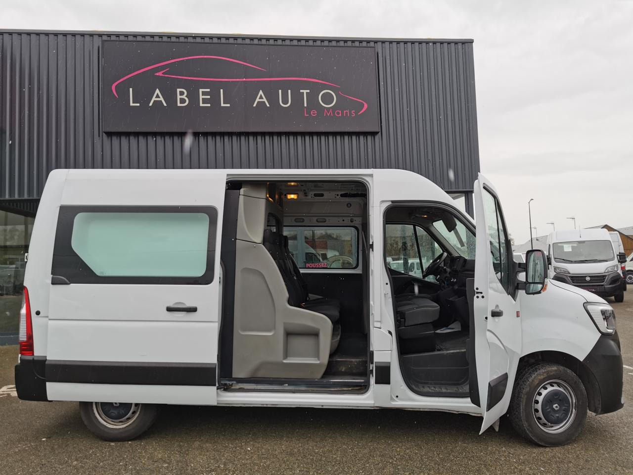 RENAULT Master Grand Confort F3500 L2H2 2.3 Blue dCi - 150 Euro 6e  III CABINE APPROFONDIE Cabine approfondi - 无侧窗厢式货车:图3 RENAULT Master Grand Confort F3500 L2H2 2.3 Blue dCi - 150 Euro 6e  III CABINE APPROFONDIE Cabine approfondi - 无侧窗厢式货车:图3