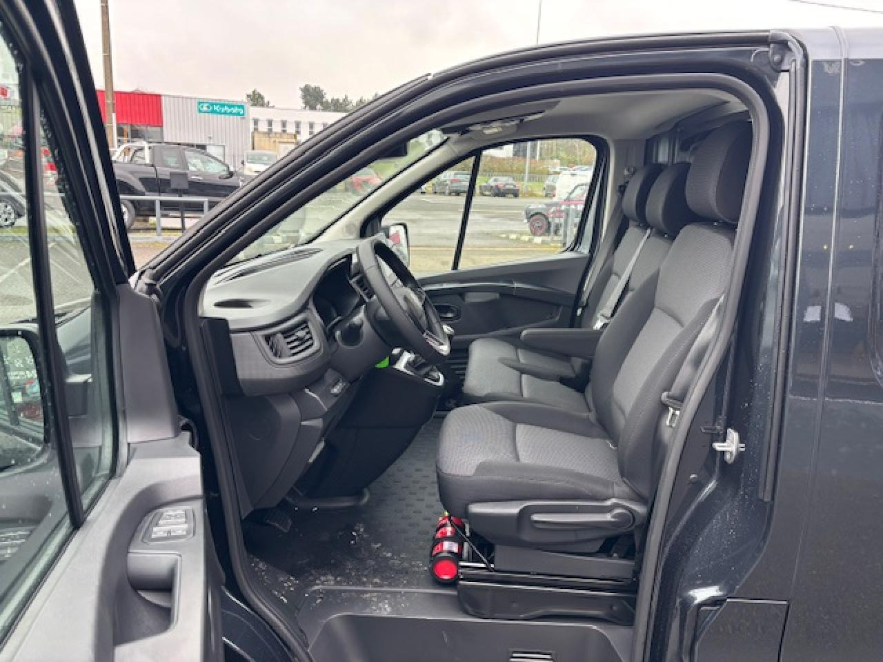 RENAULT TRAFIC 3T0 L1H1 2.0 DCI 150CH - 无侧窗厢式货车:图5 RENAULT TRAFIC 3T0 L1H1 2.0 DCI 150CH - 无侧窗厢式货车:图5