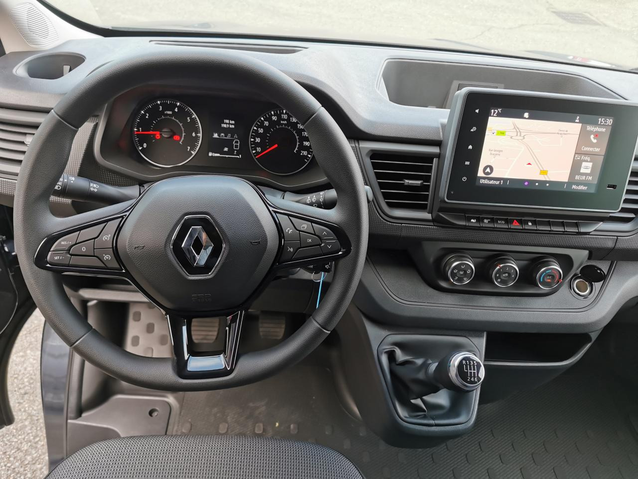 RENAULT Trafic L2 2.0 Energy dCi - 150 - S&S III COMBI Combi Zen L2H1 PHASE 3 - 小型巴士, 小型客车:图4 RENAULT Trafic L2 2.0 Energy dCi - 150 - S&S III COMBI Combi Zen L2H1 PHASE 3 - 小型巴士, 小型客车:图4