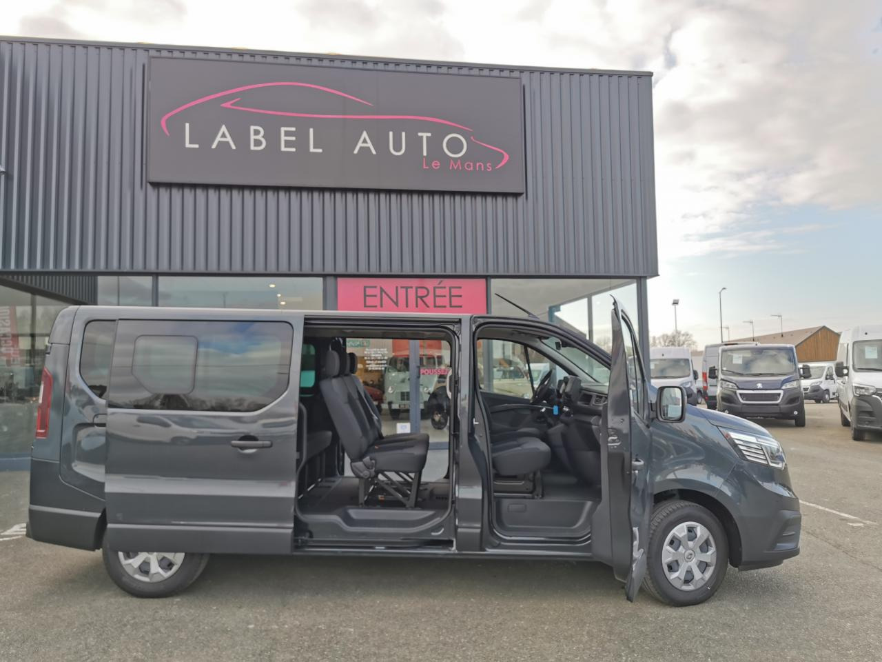 RENAULT Trafic L2 2.0 Energy dCi - 150 - S&S III COMBI Combi Zen L2H1 PHASE 3 - 小型巴士, 小型客车:图1 RENAULT Trafic L2 2.0 Energy dCi - 150 - S&S III COMBI Combi Zen L2H1 PHASE 3 - 小型巴士, 小型客车:图1