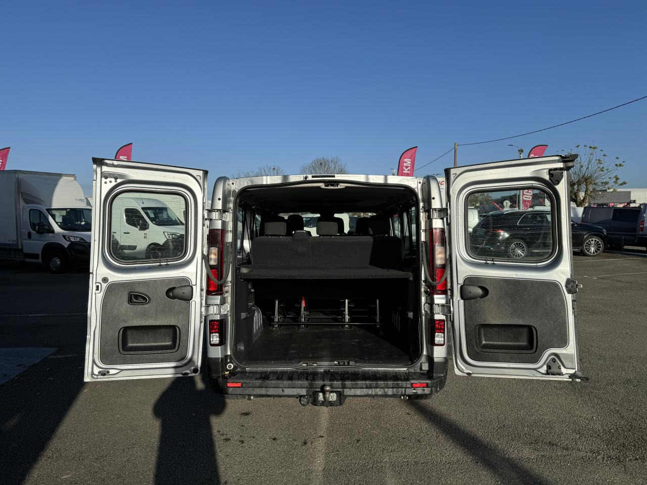 RENAULT Trafic L2 2.0 Energy dCi - 150 - S&S III COMBI Combi Zen L2H1 PHASE 3 - 康比货车:图4 RENAULT Trafic L2 2.0 Energy dCi - 150 - S&S III COMBI Combi Zen L2H1 PHASE 3 - 康比货车:图4