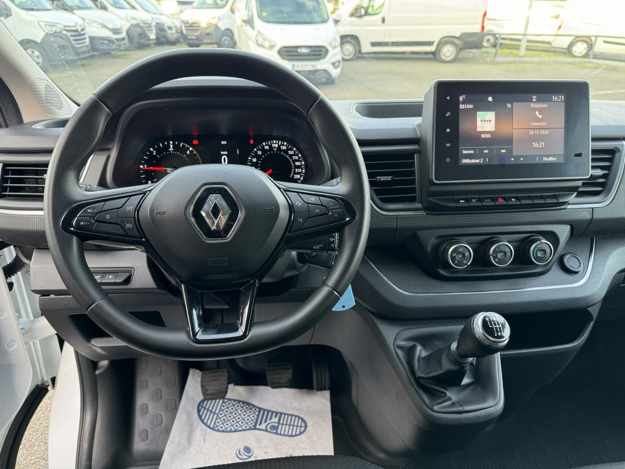 RENAULT Trafic L2H1 3000 Kg 2.0 Blue dCi - 130 III FOURGON Fourgon Grand Confort L2H1 PHASE 3 - 无侧窗厢式货车:图4 RENAULT Trafic L2H1 3000 Kg 2.0 Blue dCi - 130 III FOURGON Fourgon Grand Confort L2H1 PHASE 3 - 无侧窗厢式货车:图4