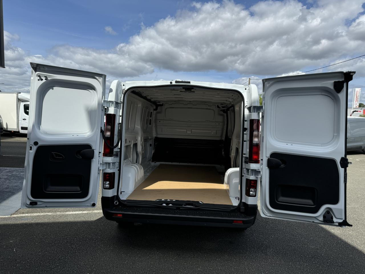 RENAULT Trafic L2H1 3000 Kg 2.0 Blue dCi - 170 2024 III FOURGON Fourgon Advance L2H1 PHASE 3 - 无侧窗厢式货车:图4 RENAULT Trafic L2H1 3000 Kg 2.0 Blue dCi - 170 2024 III FOURGON Fourgon Advance L2H1 PHASE 3 - 无侧窗厢式货车:图4