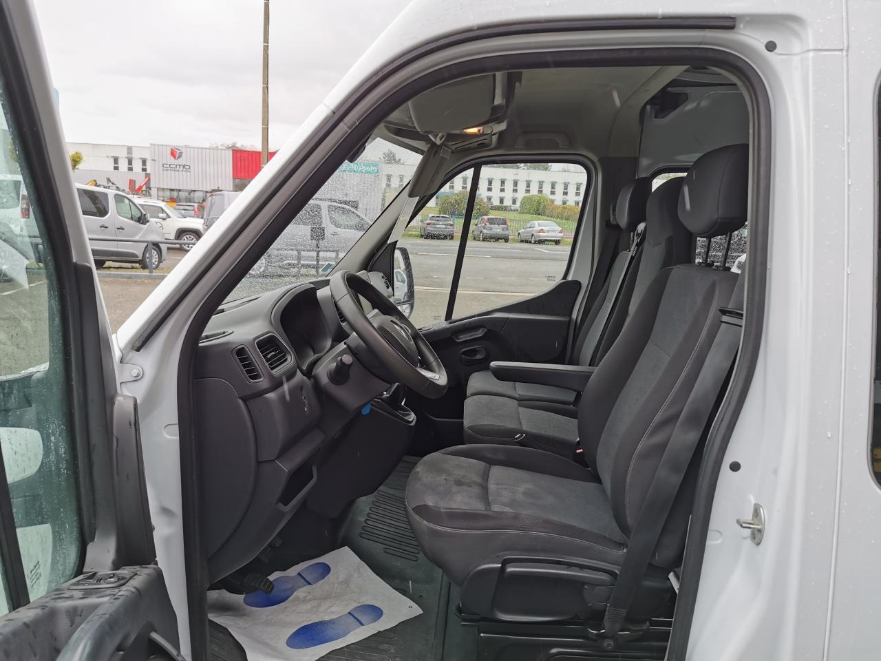Renault Master 7 PLACES Confort F3300 L2H2 2.3 dCi - 135 III CABINE APPROFONDIE Cabine approfondie L2H2 Tra - 康比货车:图4 Renault Master 7 PLACES Confort F3300 L2H2 2.3 dCi - 135 III CABINE APPROFONDIE Cabine approfondie L2H2 Tra - 康比货车:图4