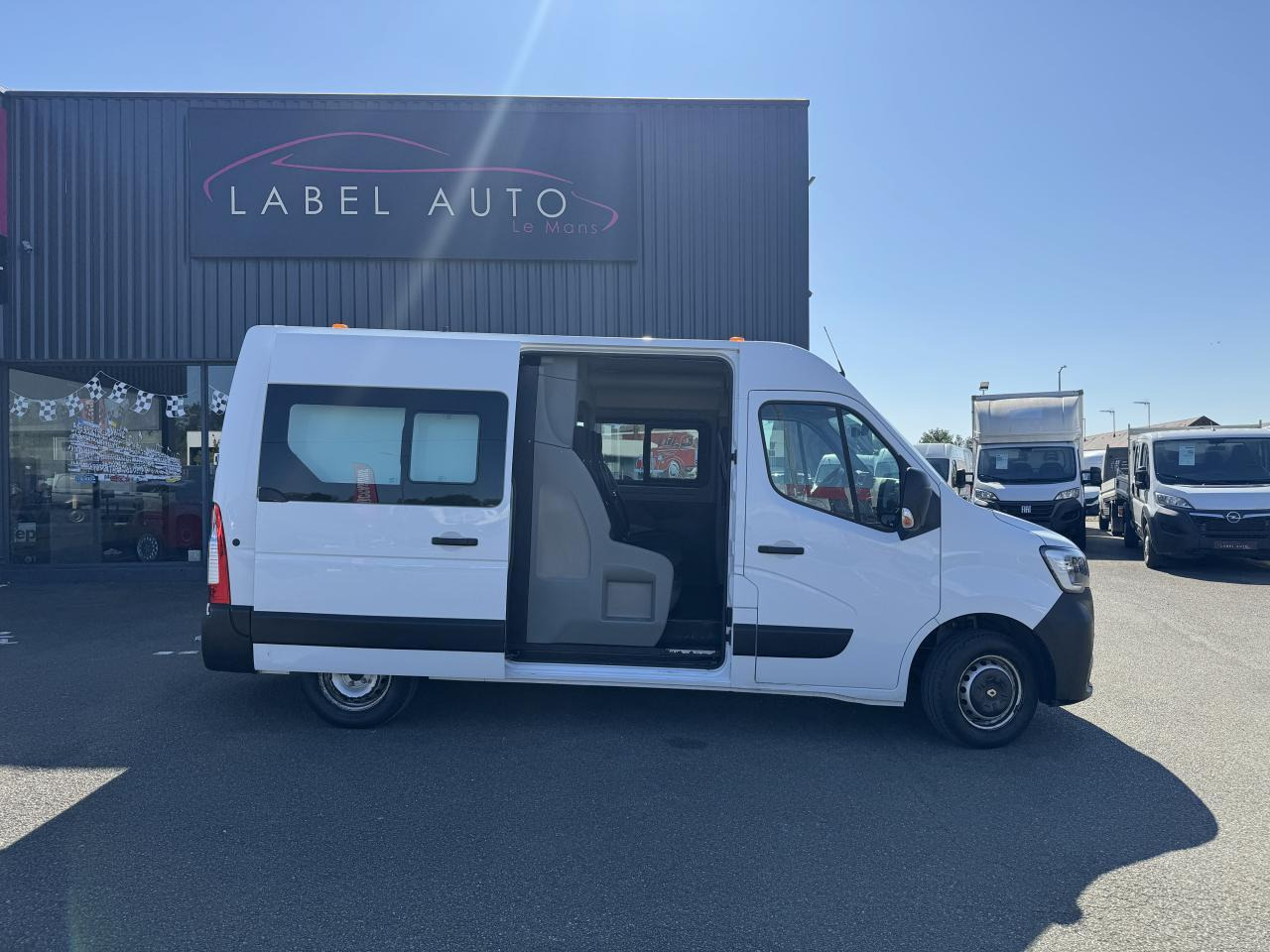 Renault Master 7 PLACES Confort F3300 L2H2 2.3 dCi - 135 III CABINE APPROFONDIE Cabine approfondie L2H2 Tra - 康比货车:图1 Renault Master 7 PLACES Confort F3300 L2H2 2.3 dCi - 135 III CABINE APPROFONDIE Cabine approfondie L2H2 Tra - 康比货车:图1