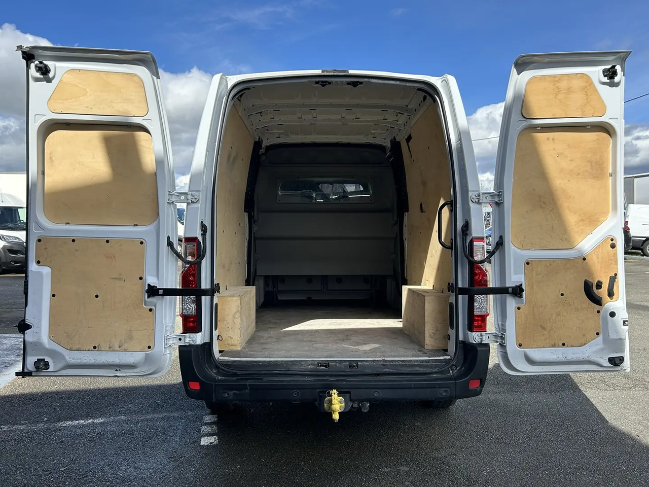 Renault Master F3500 L3H2 2.3 BLUE DCI 135CH CABINE APPROFONDIE GRAND CONFORT - 康比货车:图4 Renault Master F3500 L3H2 2.3 BLUE DCI 135CH CABINE APPROFONDIE GRAND CONFORT - 康比货车:图4