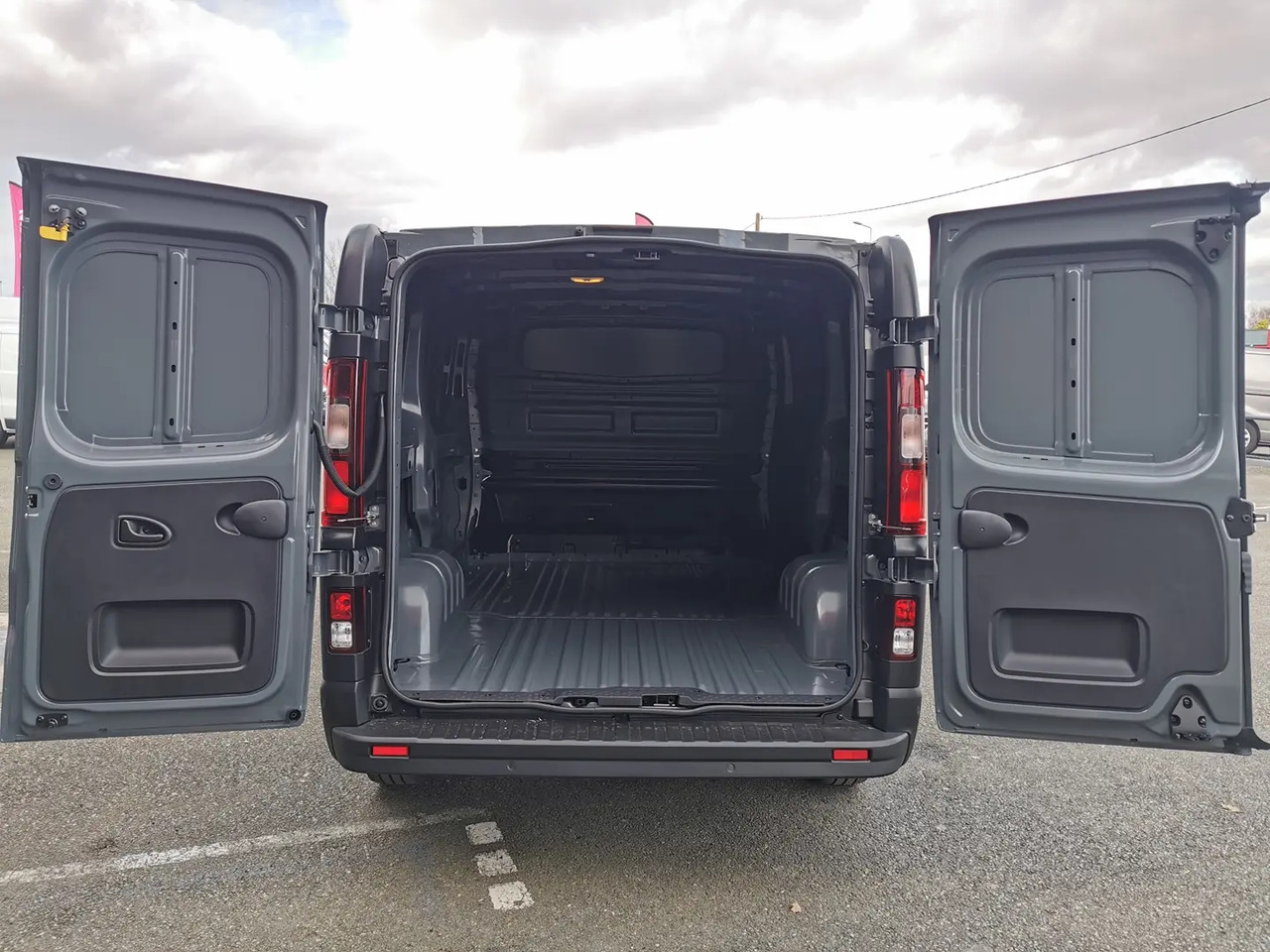 Renault Trafic L1H1 2T8 2.0 BLUE DCI 130CH GRAND CONFORT - 无侧窗厢式货车:图3 Renault Trafic L1H1 2T8 2.0 BLUE DCI 130CH GRAND CONFORT - 无侧窗厢式货车:图3
