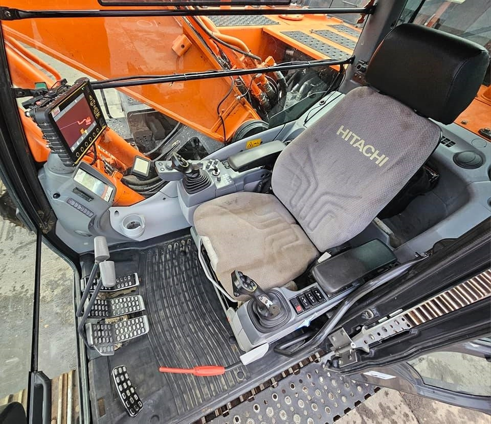 Hitachi ZX 300 LC-6  租赁 Hitachi ZX 300 LC-6：图40