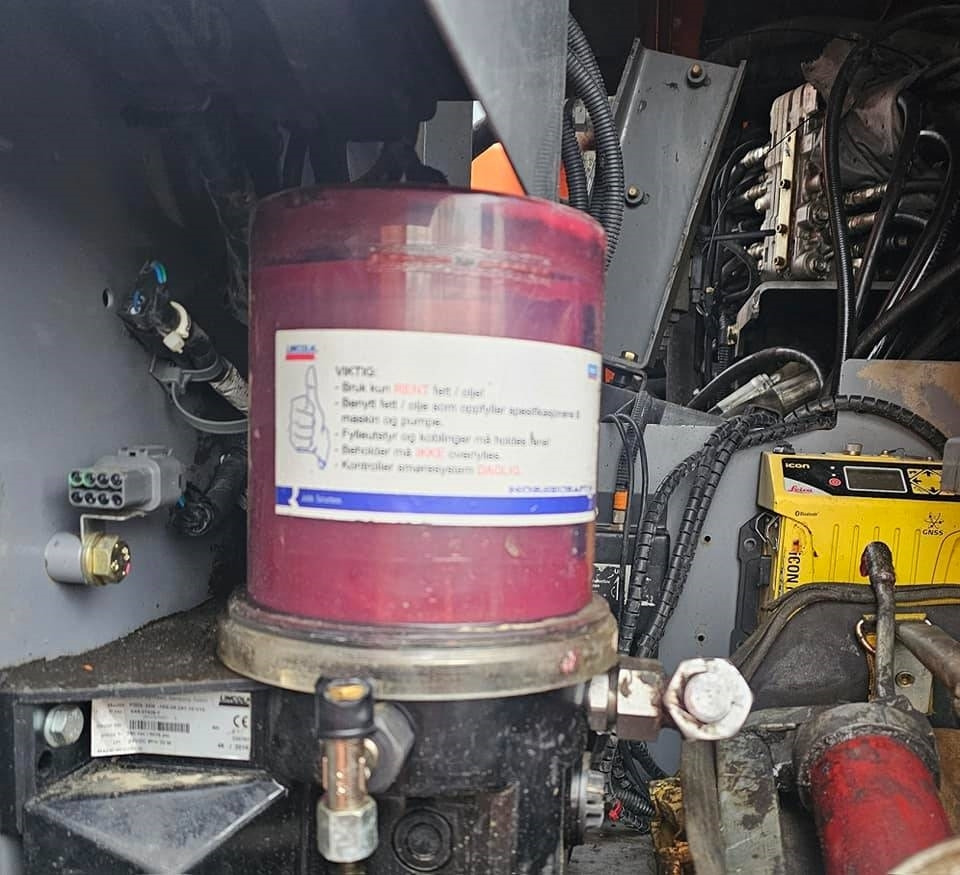 Hitachi ZX 300 LC-6  租赁 Hitachi ZX 300 LC-6：图35