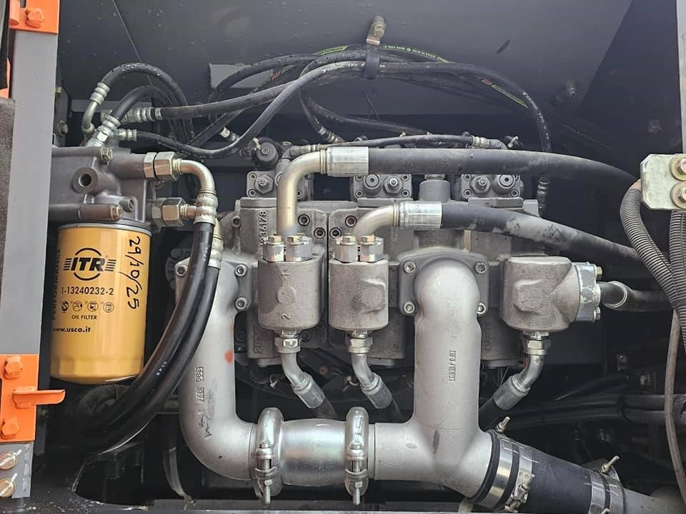 Hitachi ZX 300 LC-6  租赁 Hitachi ZX 300 LC-6：图33