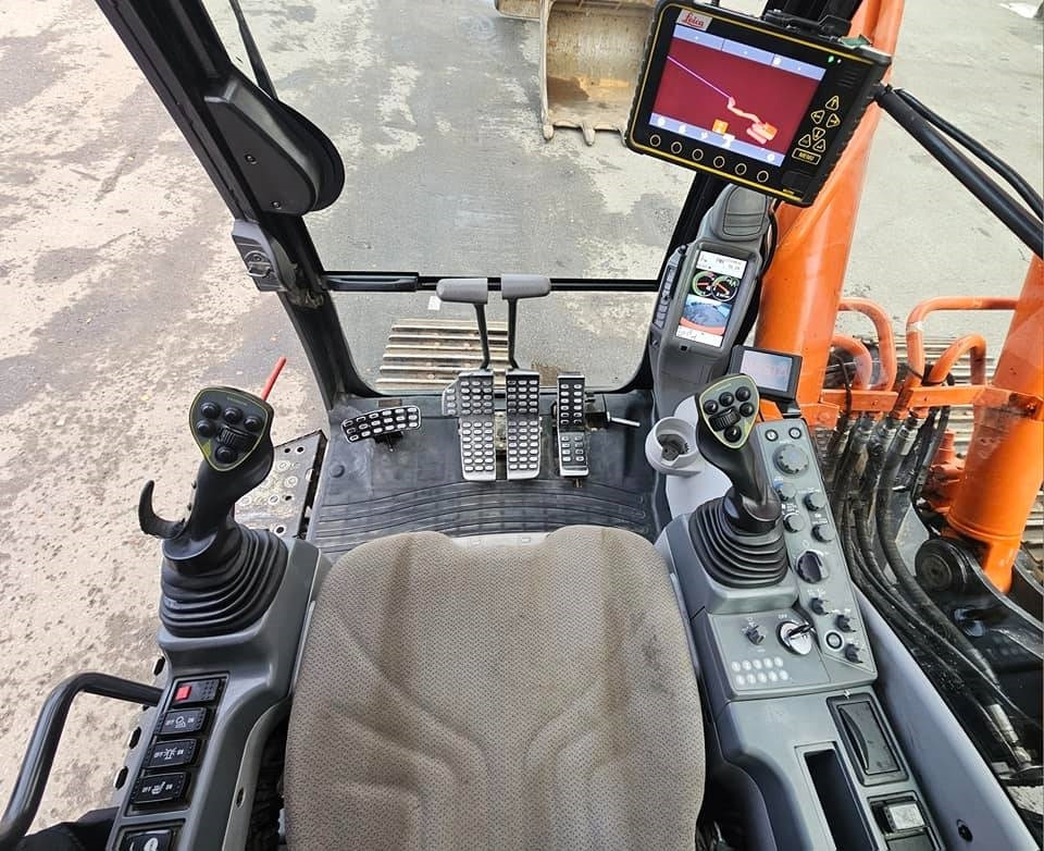 Hitachi ZX 300 LC-6  租赁 Hitachi ZX 300 LC-6：图41