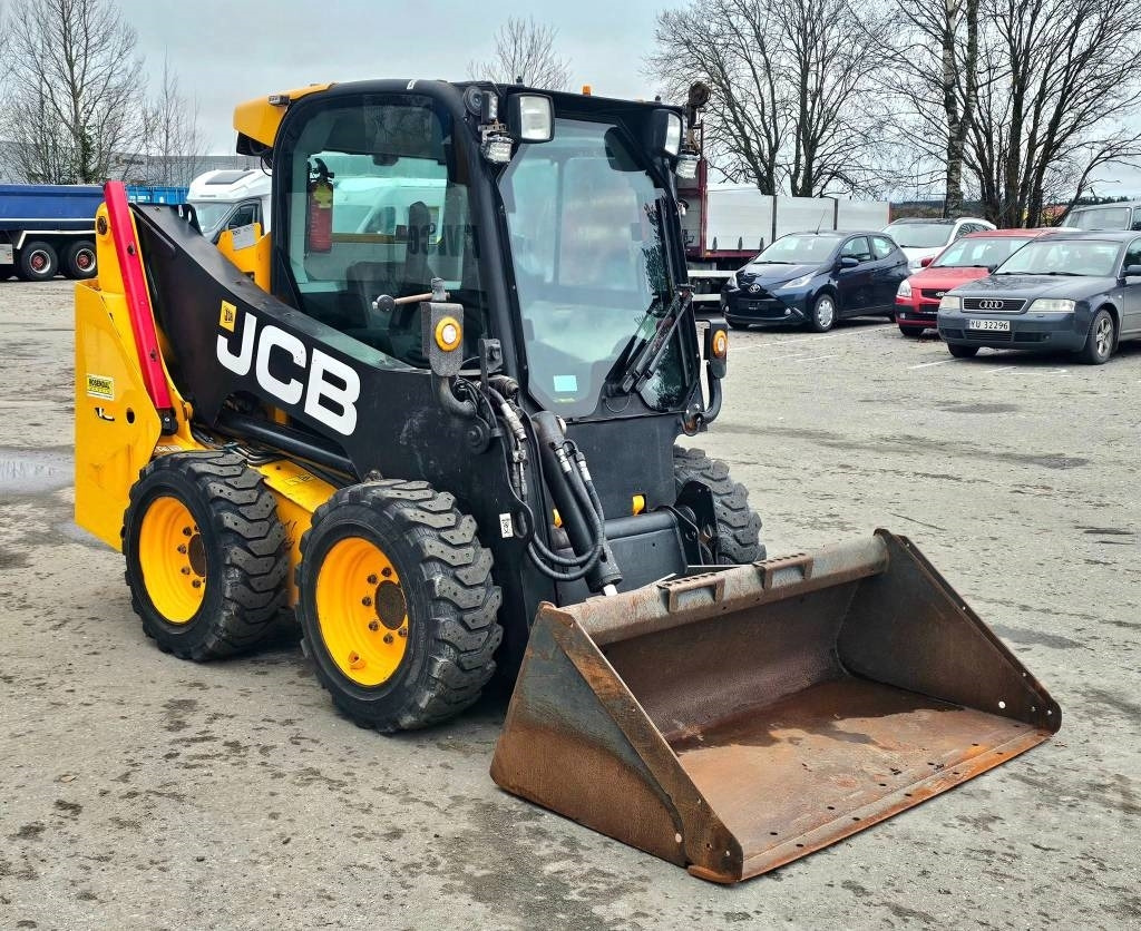 JCB 155 - 滑移装载机:图2 JCB 155 - 滑移装载机:图2
