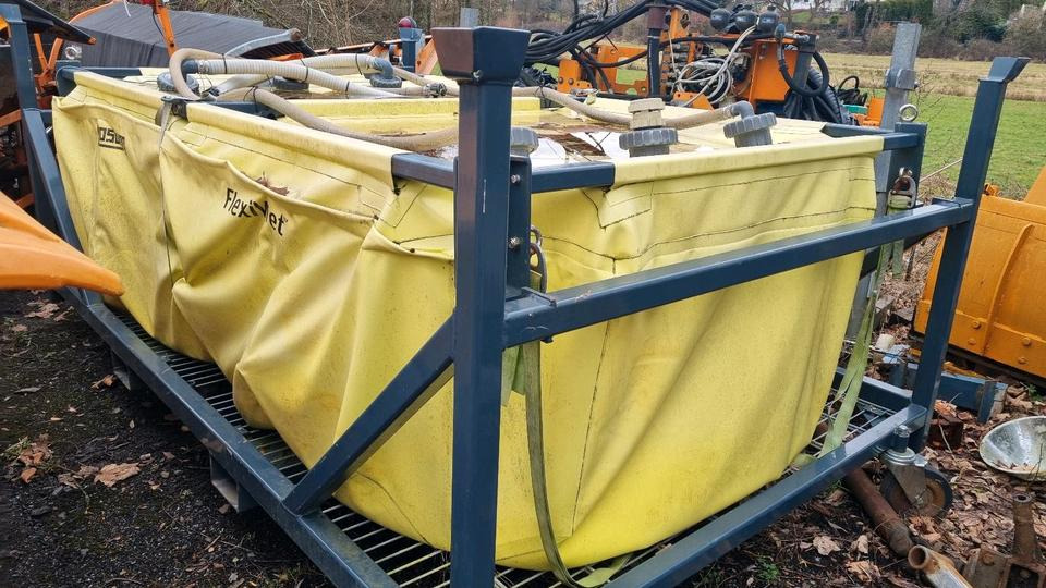 4m3 Wassertank Wasserfass LKW Boschung wassertank Laugentank Bewässerung - 罐式集装箱:图2 4m3 Wassertank Wasserfass LKW Boschung wassertank Laugentank Bewässerung - 罐式集装箱:图2
