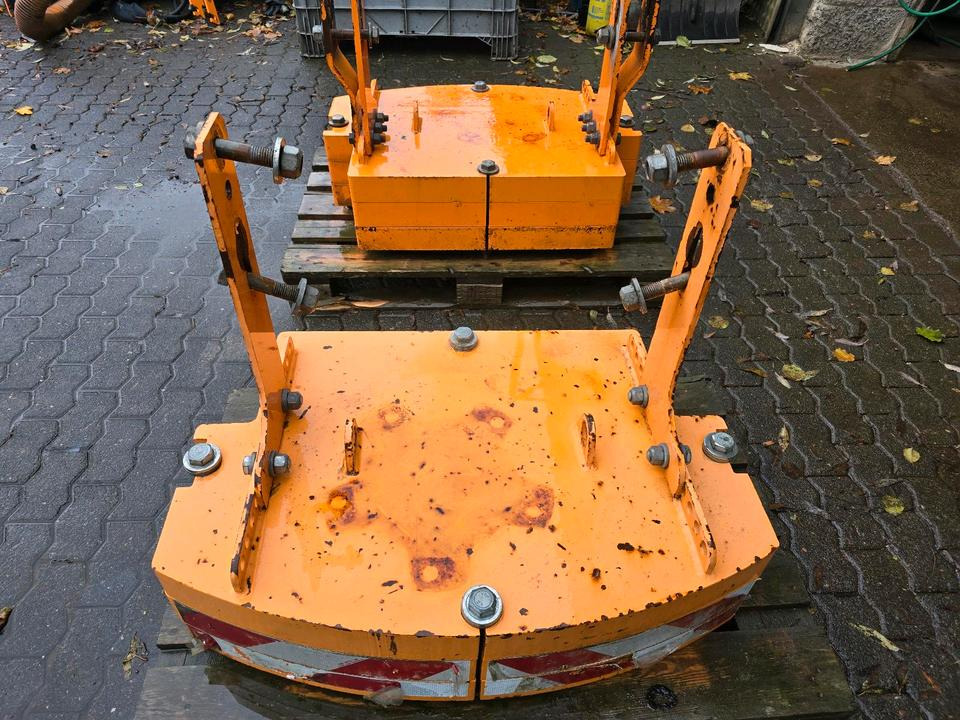 Heckgewicht Unimog 405 U400 U 300 500 400 318 423 427 429 430 530 527 535 Kontergewicht Mulag Mähausleger Böschungsmulcher Dücker - 对重装置:图4 Heckgewicht Unimog 405 U400 U 300 500 400 318 423 427 429 430 530 527 535 Kontergewicht Mulag Mähausleger Böschungsmulcher Dücker - 对重装置:图4