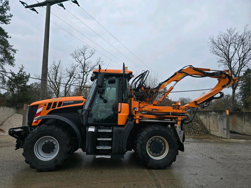 JCB 3200 Fastrac XTRA 2015 220Ps 3220 Bamford Traktor mit Mulag MHU MHS 800 Mähausleger Böschungsmäher Böschungsmulcher - 拖拉机:图2 JCB 3200 Fastrac XTRA 2015 220Ps 3220 Bamford Traktor mit Mulag MHU MHS 800 Mähausleger Böschungsmäher Böschungsmulcher - 拖拉机:图2
