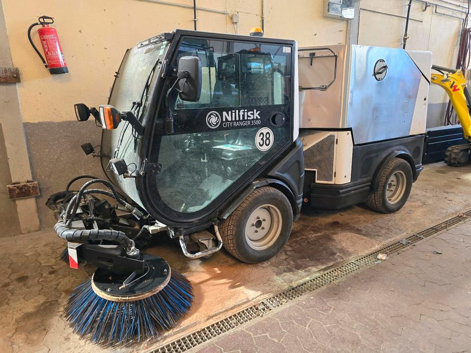 Nilfisk City Ranger 3500 Kehrmaschine Straßenkehrmaschine mit Schmidt Bediendisplay Hako Kehreinheit - 道路清扫机:图1 Nilfisk City Ranger 3500 Kehrmaschine Straßenkehrmaschine mit Schmidt Bediendisplay Hako Kehreinheit - 道路清扫机:图1