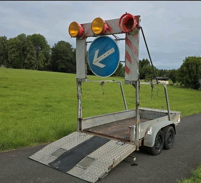 建筑设备 Trebbiner VZ 615 Absperrtafel FAT Nissen Horizont Verkehrsleittafel Verkehrsleitanhänger Verkehrssicherungsanhänger Leitanhänger:图12 建筑设备 Trebbiner VZ 615 Absperrtafel FAT Nissen Horizont Verkehrsleittafel Verkehrsleitanhänger Verkehrssicherungsanhänger Leitanhänger:图12
