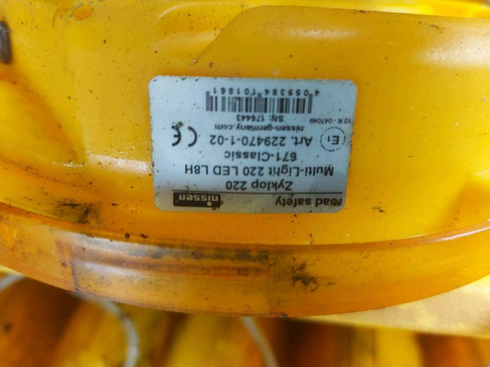 Nissen LED Vorwarner Leuchte Zyklop 220 Absperrtafel Vorwarntafel - 灯光/ 照明:图3 Nissen LED Vorwarner Leuchte Zyklop 220 Absperrtafel Vorwarntafel - 灯光/ 照明:图3