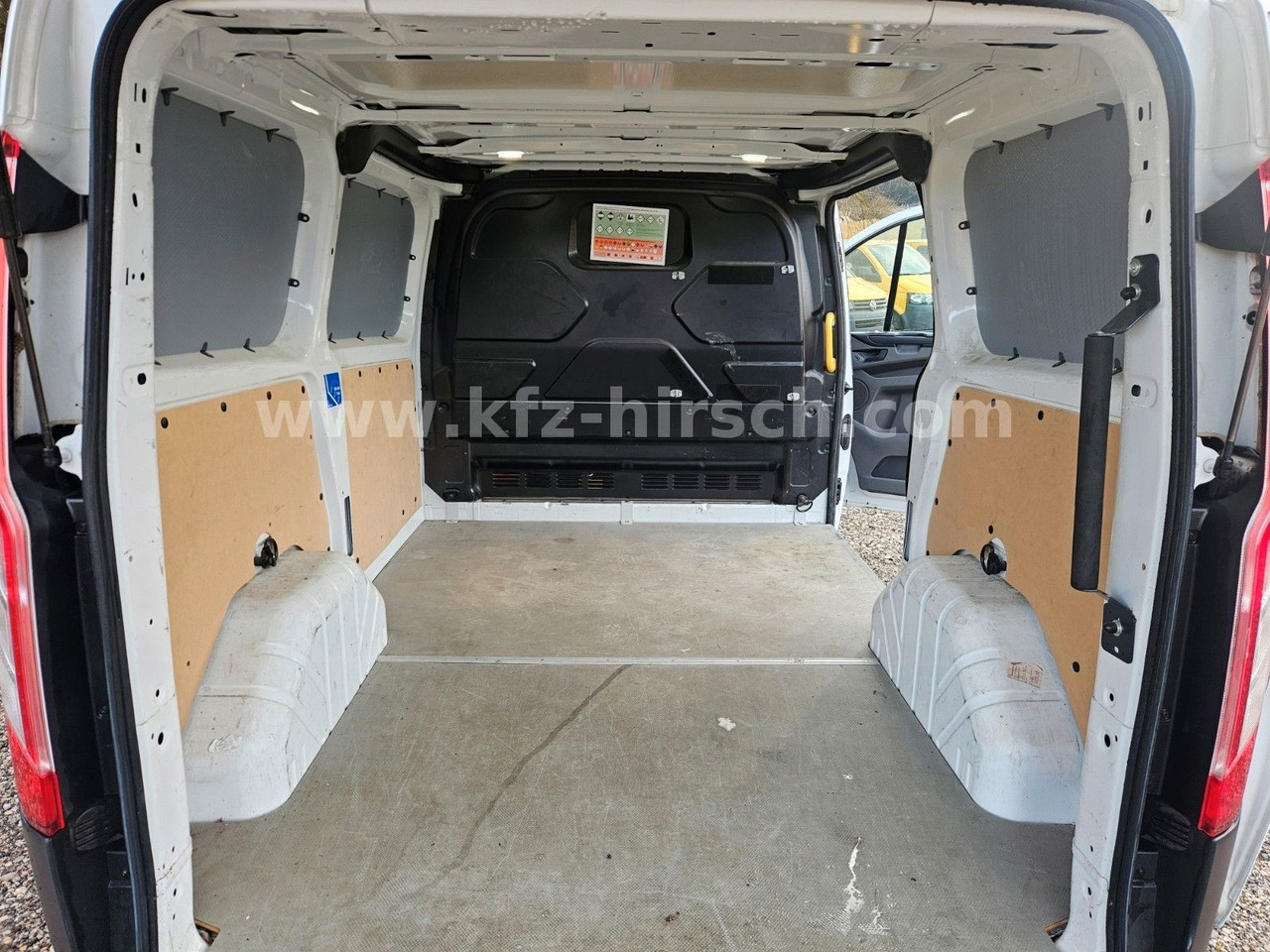 Ford Transit Custom Klima Sitzhzg Bluetooth Multi 1Hd - 无侧窗厢式货车:图3 Ford Transit Custom Klima Sitzhzg Bluetooth Multi 1Hd - 无侧窗厢式货车:图3