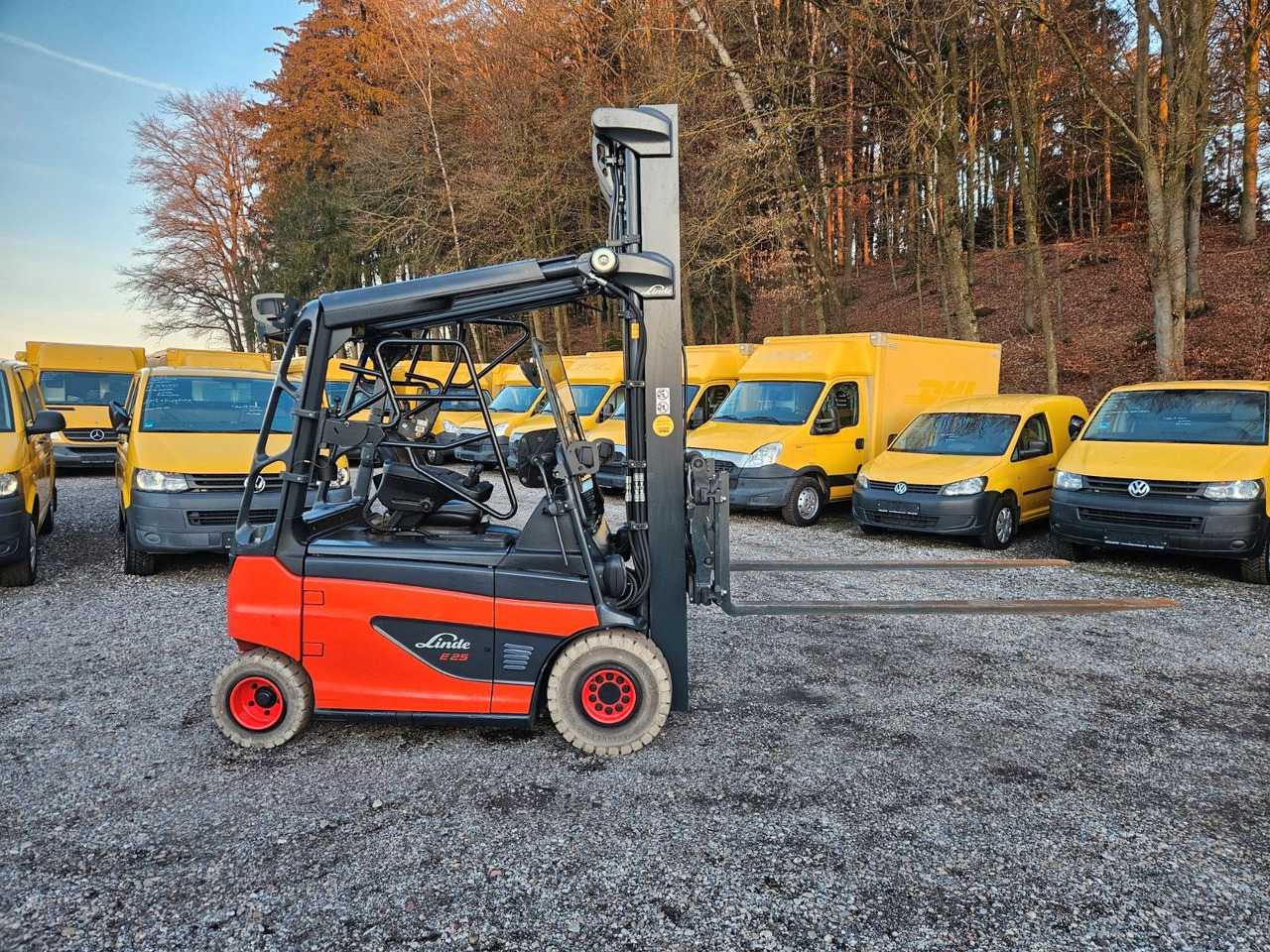 Linde E25 R Roadster , 6.880mm Hubhöhe, StVZO hydr. Zi - 电动叉车:图5 Linde E25 R Roadster , 6.880mm Hubhöhe, StVZO hydr. Zi - 电动叉车:图5