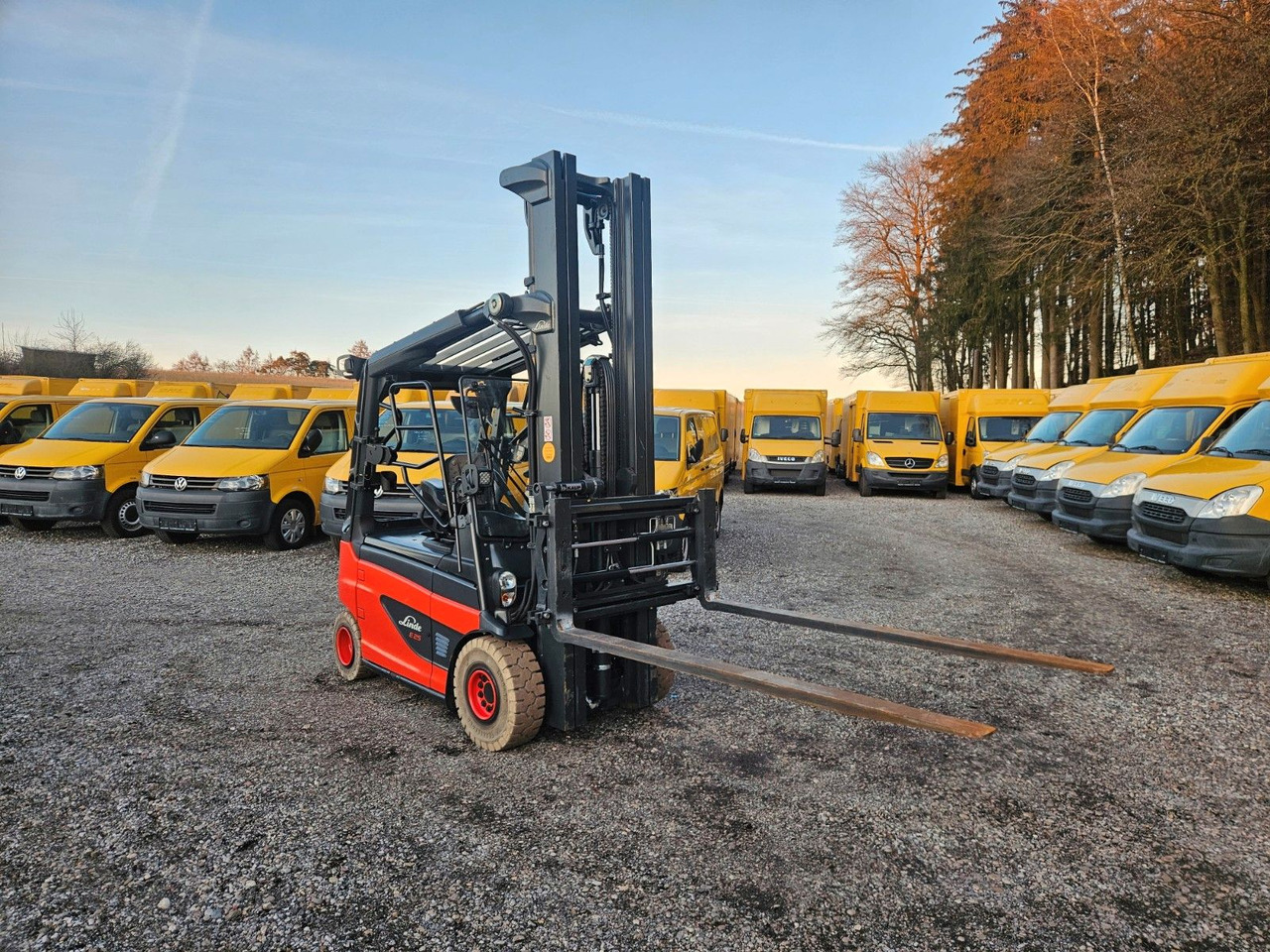 Linde E25 R Roadster , 6.880mm Hubhöhe, StVZO hydr. Zi - 电动叉车:图4 Linde E25 R Roadster , 6.880mm Hubhöhe, StVZO hydr. Zi - 电动叉车:图4