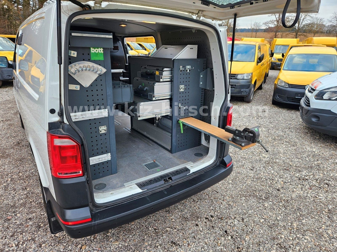 Volkswagen T6 Automatik/ DSG Sortimo Stdhzg Behindertenger. - 小型客车:图1 Volkswagen T6 Automatik/ DSG Sortimo Stdhzg Behindertenger. - 小型客车:图1