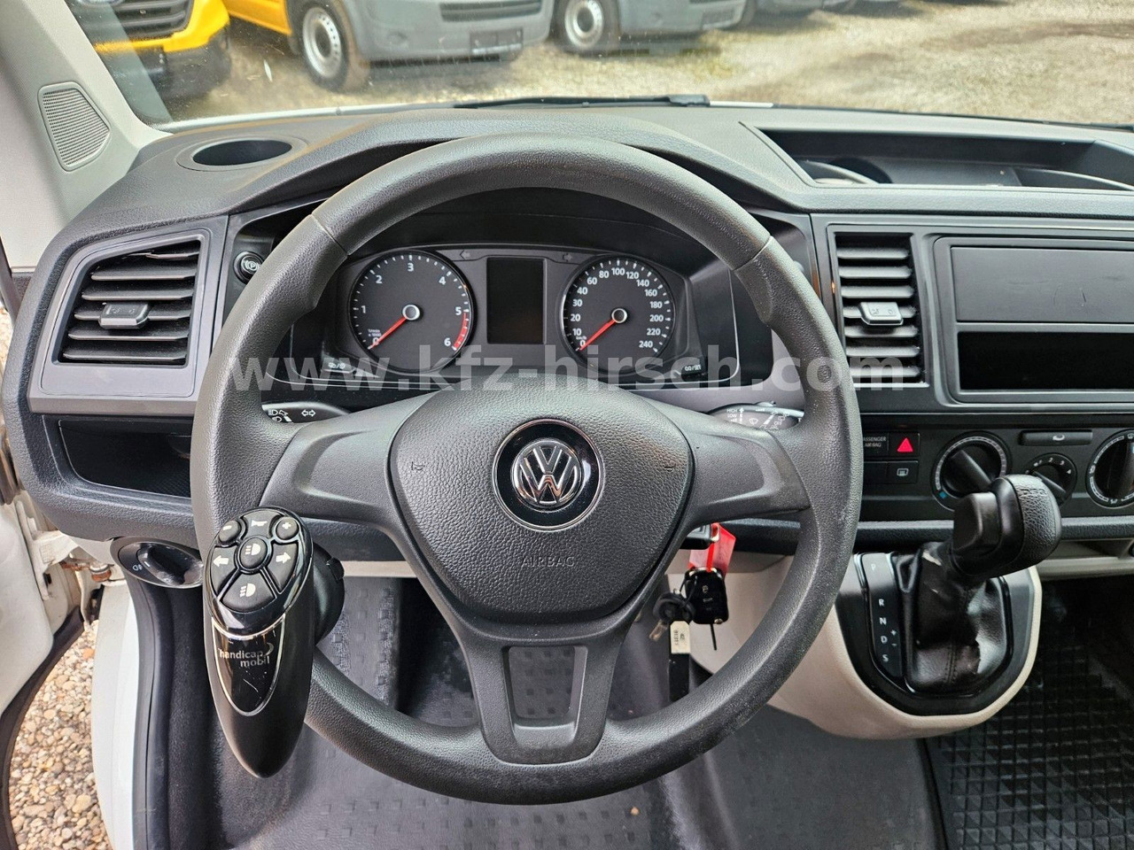 Volkswagen T6 Automatik/ DSG Sortimo Stdhzg Behindertenger. - 小型客车:图3 Volkswagen T6 Automatik/ DSG Sortimo Stdhzg Behindertenger. - 小型客车:图3