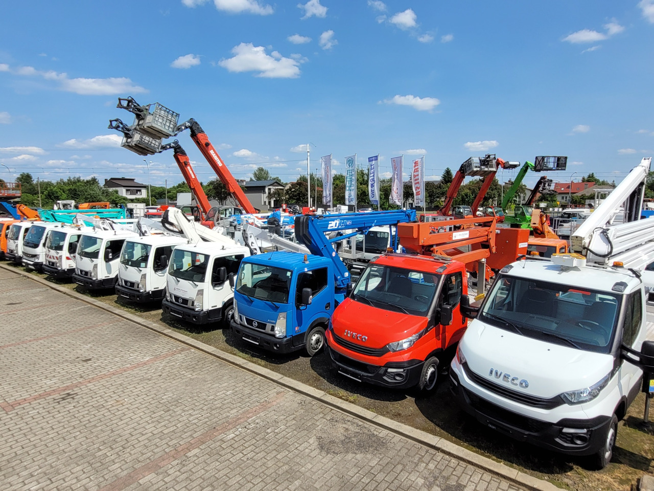 Iveco Daily 35S12 podnośnik koszowy 23 m CTE ZED 23.3 JH bucket truck boom lift - 车载空中平台:图2 Iveco Daily 35S12 podnośnik koszowy 23 m CTE ZED 23.3 JH bucket truck boom lift - 车载空中平台:图2
