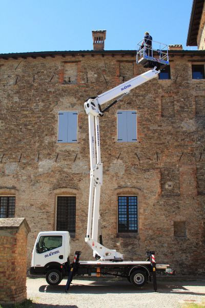 Oil&Steel Snake 2010 Plus 20 m zamontowany na Nissan Cabstar - 车载空中平台:图4 Oil&Steel Snake 2010 Plus 20 m zamontowany na Nissan Cabstar - 车载空中平台:图4