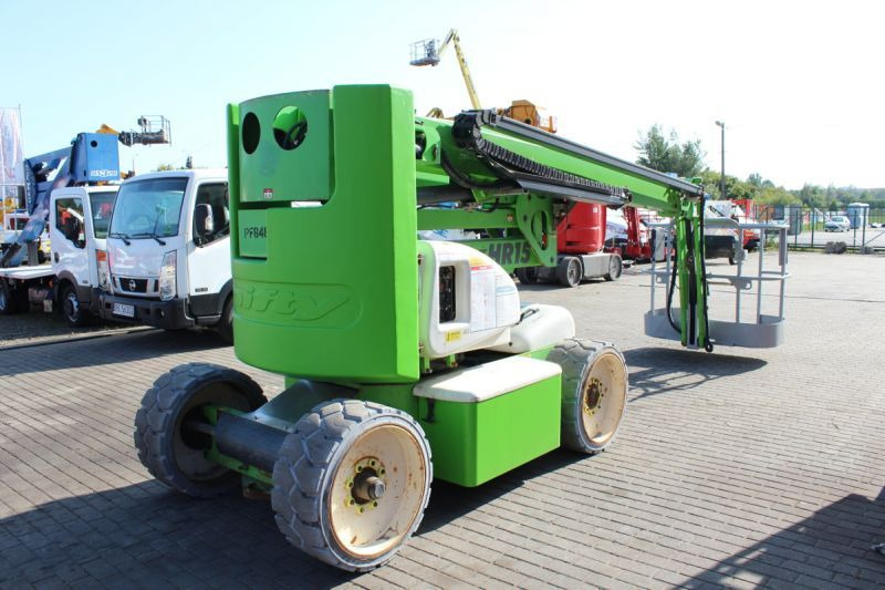 Podnośnik koszowy samojezdny Niftylift HR15 NDE bi-energy - 铰接臂:图3 Podnośnik koszowy samojezdny Niftylift HR15 NDE bi-energy - 铰接臂:图3