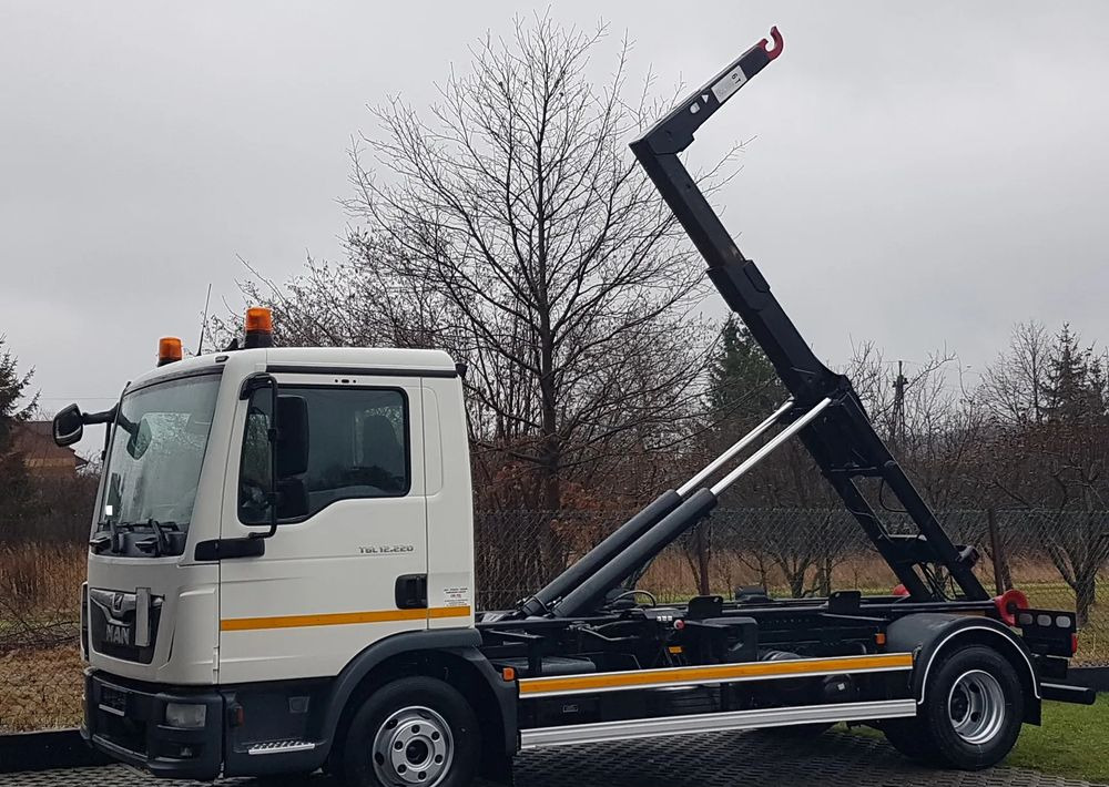 MAN TGL 12.220 HAKOWIEC 4X2 KLIMA DO KONTENERÓW MANUAL 12T - 其他机械:图2 MAN TGL 12.220 HAKOWIEC 4X2 KLIMA DO KONTENERÓW MANUAL 12T - 其他机械:图2