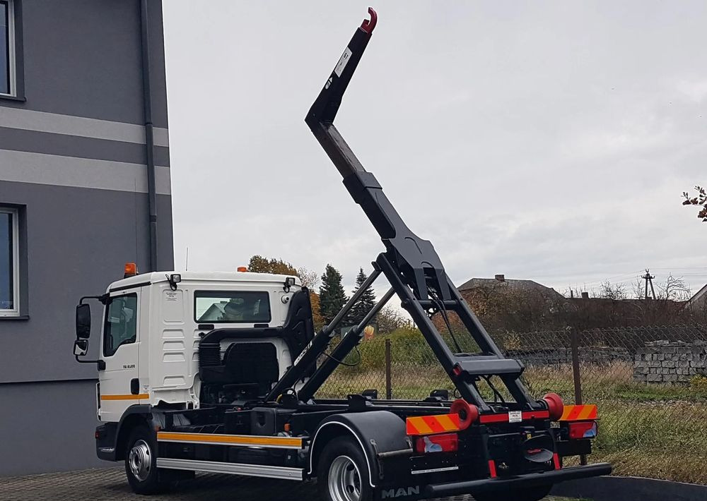 MAN TGL 12.220 HAKOWIEC 4x2 KLIMA HAKOWIEC DO KONTENERÓW - 吊钩升降车:图3 MAN TGL 12.220 HAKOWIEC 4x2 KLIMA HAKOWIEC DO KONTENERÓW - 吊钩升降车:图3