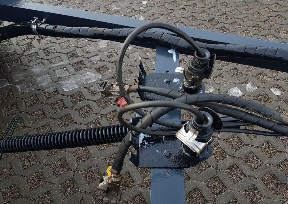 Wielton PS-2 PRZYCZEPA POD KONTENERY DO HAKOWCA 2 OSIE BLIŹNIAKI HUFFERMANN MEILLER ZASŁAW SKIBICKI - 滚出式/ 箕斗拖车:图5 Wielton PS-2 PRZYCZEPA POD KONTENERY DO HAKOWCA 2 OSIE BLIŹNIAKI HUFFERMANN MEILLER ZASŁAW SKIBICKI - 滚出式/ 箕斗拖车:图5