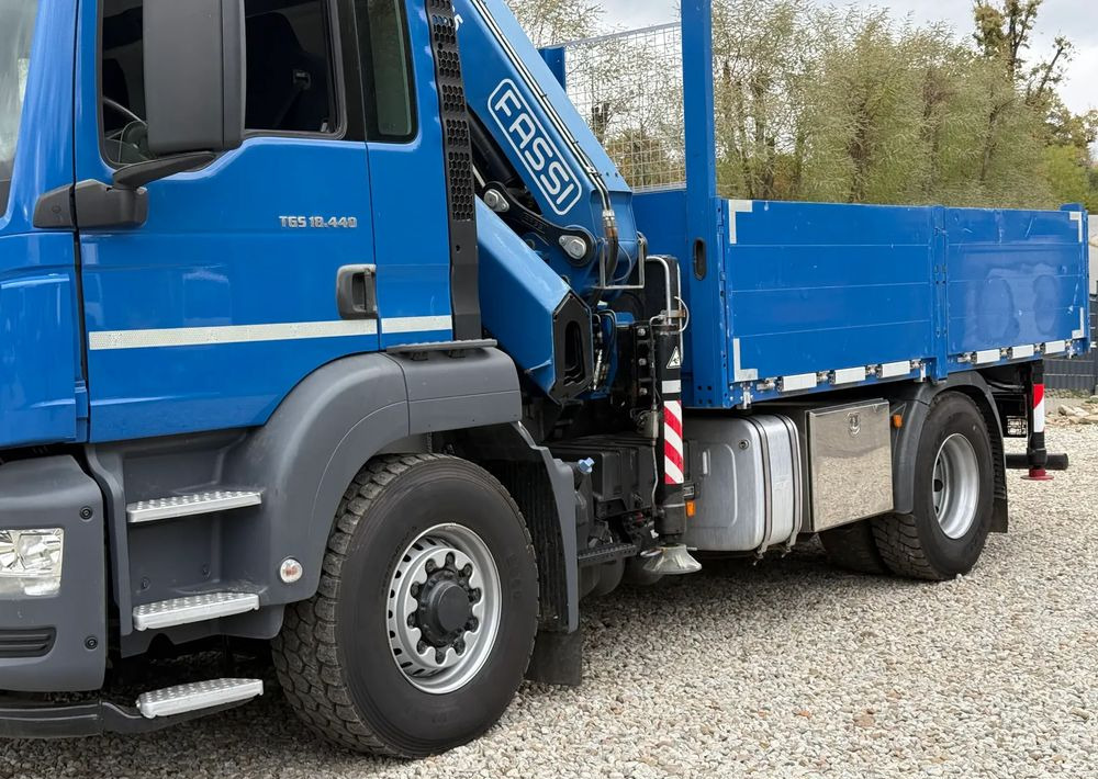 MAN * MAN 18.440 TGS * 4x4 * HDS Fassi F215 * Sprowadzony * 95 000 KM ! * Stan Jak Nowy - 栏板式/ 平板卡车, 起重车:图5 MAN * MAN 18.440 TGS * 4x4 * HDS Fassi F215 * Sprowadzony * 95 000 KM ! * Stan Jak Nowy - 栏板式/ 平板卡车, 起重车:图5