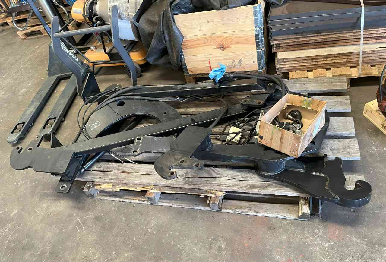 BMH Palas SC 370 Front-laders / Frontlader / Voorlader / Tractoren - 牵引车前端装载机:图5 BMH Palas SC 370 Front-laders / Frontlader / Voorlader / Tractoren - 牵引车前端装载机:图5