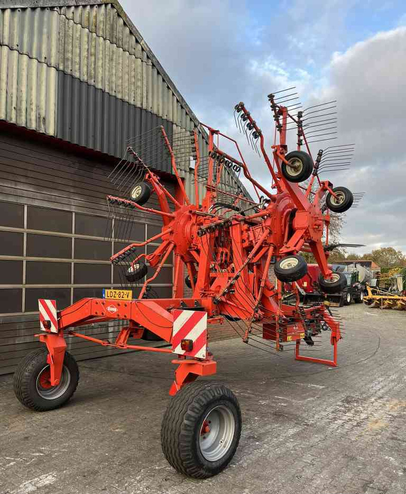 Kuhn GA 8521 zwadhark zwiller rugger rake weidebouwmachines - 翻草机/ 搂草机:图4 Kuhn GA 8521 zwadhark zwiller rugger rake weidebouwmachines - 翻草机/ 搂草机:图4