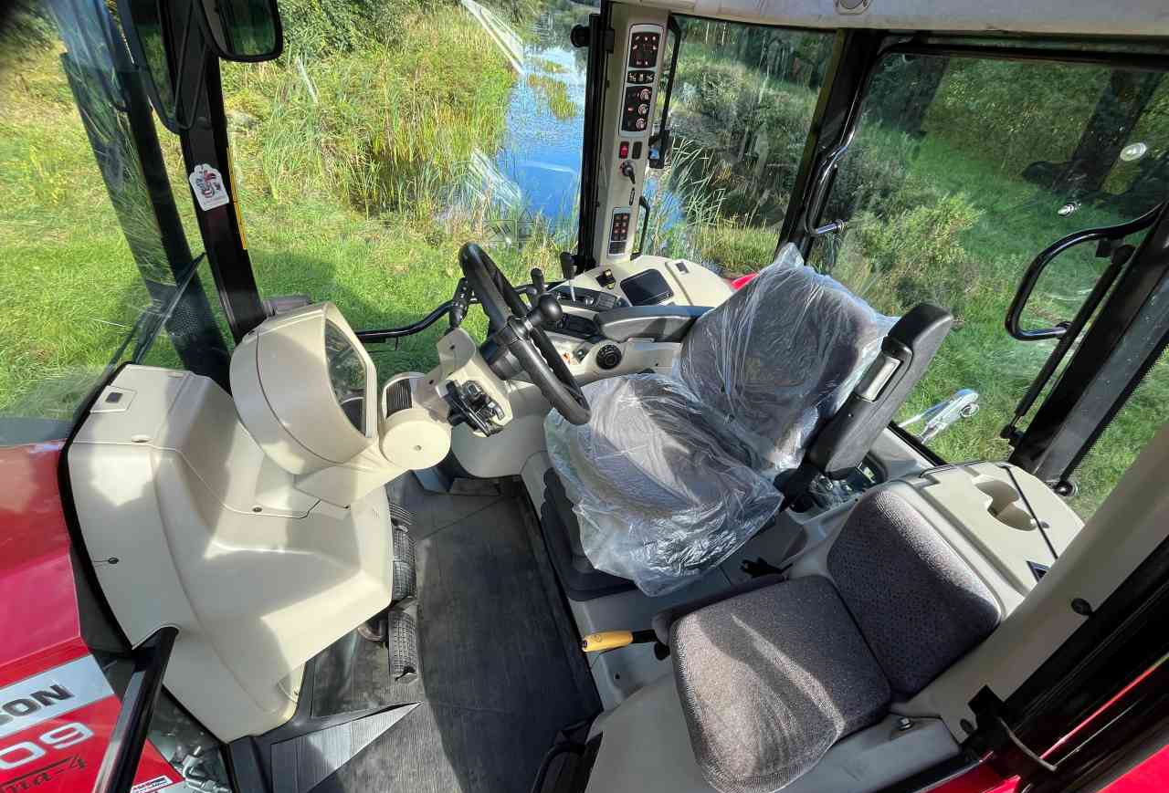 Massey Ferguson 5609 Dyna-4 Essential - 拖拉机:图5 Massey Ferguson 5609 Dyna-4 Essential - 拖拉机:图5