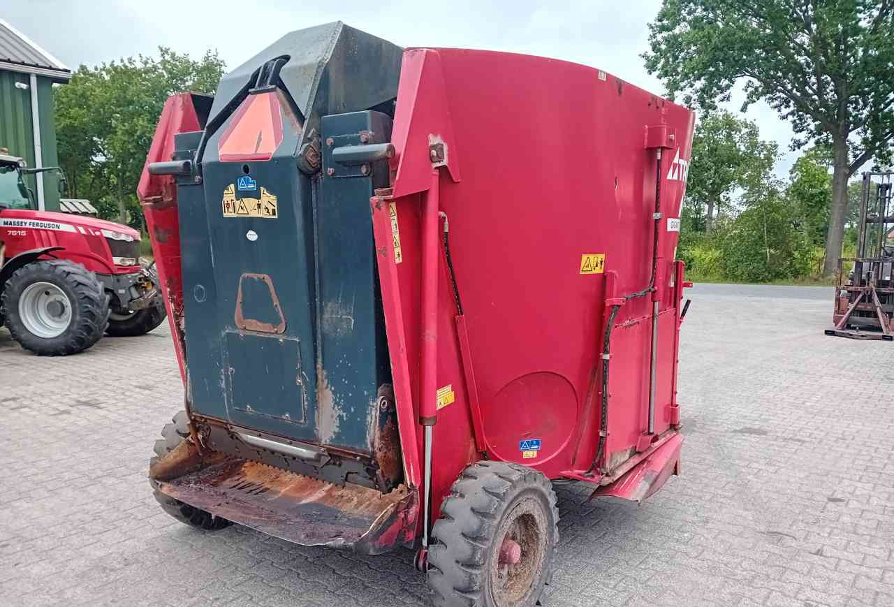 Trioliet Gigant 900 voermengwagen - 饲料搅拌车:图3 Trioliet Gigant 900 voermengwagen - 饲料搅拌车:图3