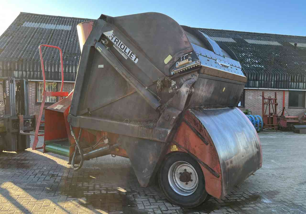 Trioliet Triomix 1200 zelfladende voermengwagen voermachines - 饲料搅拌车:图4 Trioliet Triomix 1200 zelfladende voermengwagen voermachines - 饲料搅拌车:图4