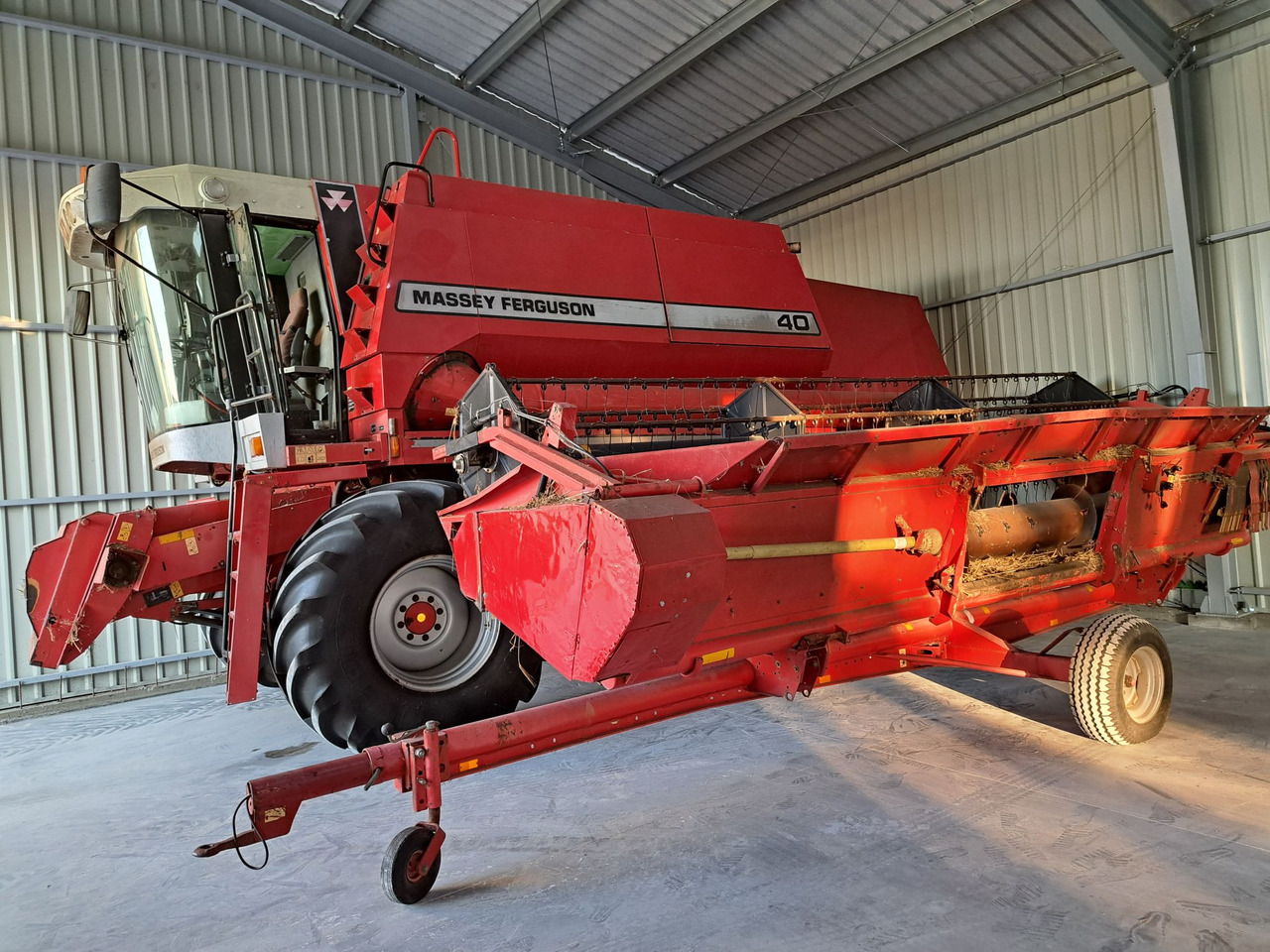 Kombajn Massey Ferguson 40 M-F 38 - 联合收割机:图1 Kombajn Massey Ferguson 40 M-F 38 - 联合收割机:图1