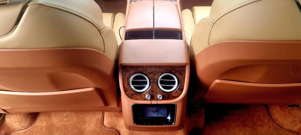 汽车 Bentley BENTAYGA 6.0 W12:图15 汽车 Bentley BENTAYGA 6.0 W12:图15