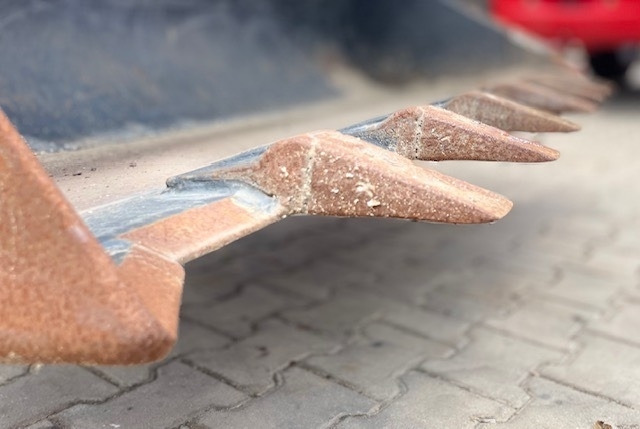 Manitou CBC 650 L 1850 - 铲斗 适用于 建筑机械:图2 Manitou CBC 650 L 1850 - 铲斗 适用于 建筑机械:图2