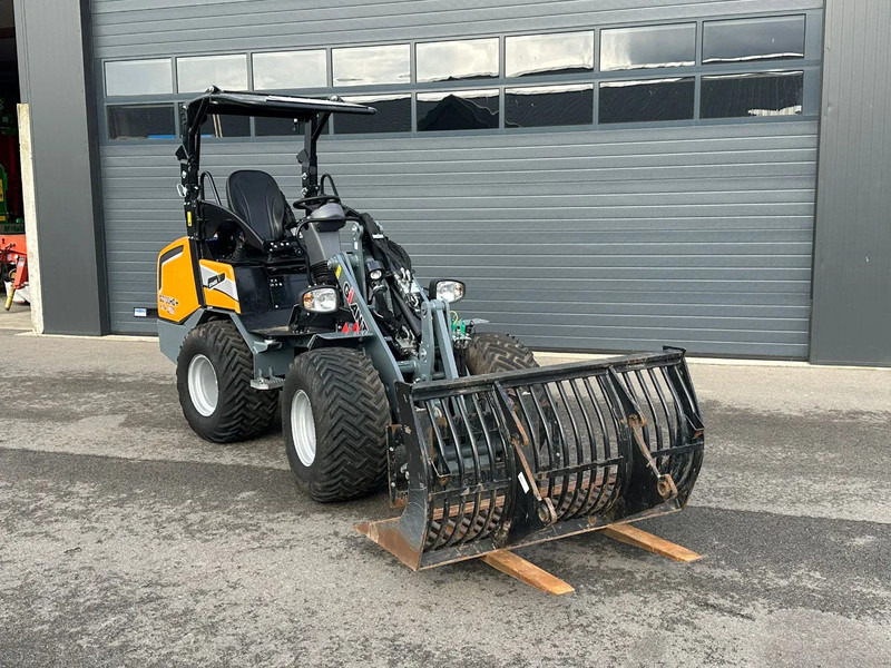 Giant G2700HD+ - 紧凑型轨道装载机:图2 Giant G2700HD+ - 紧凑型轨道装载机:图2