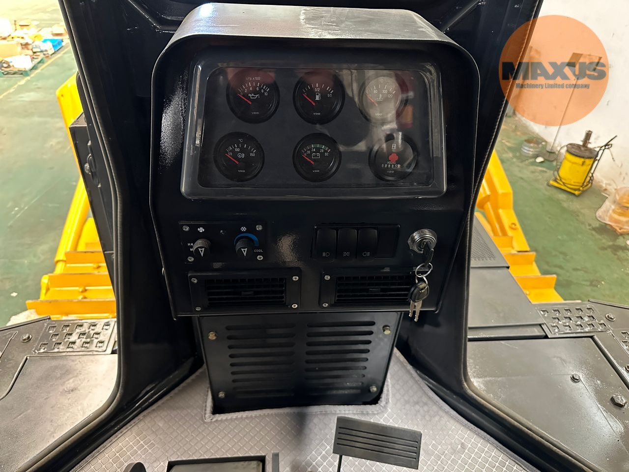 MAXUS Bulldozer with Straight Blade, Single-Shank Ripper, and ROPS Cabin - 推土机:图5 MAXUS Bulldozer with Straight Blade, Single-Shank Ripper, and ROPS Cabin - 推土机:图5
