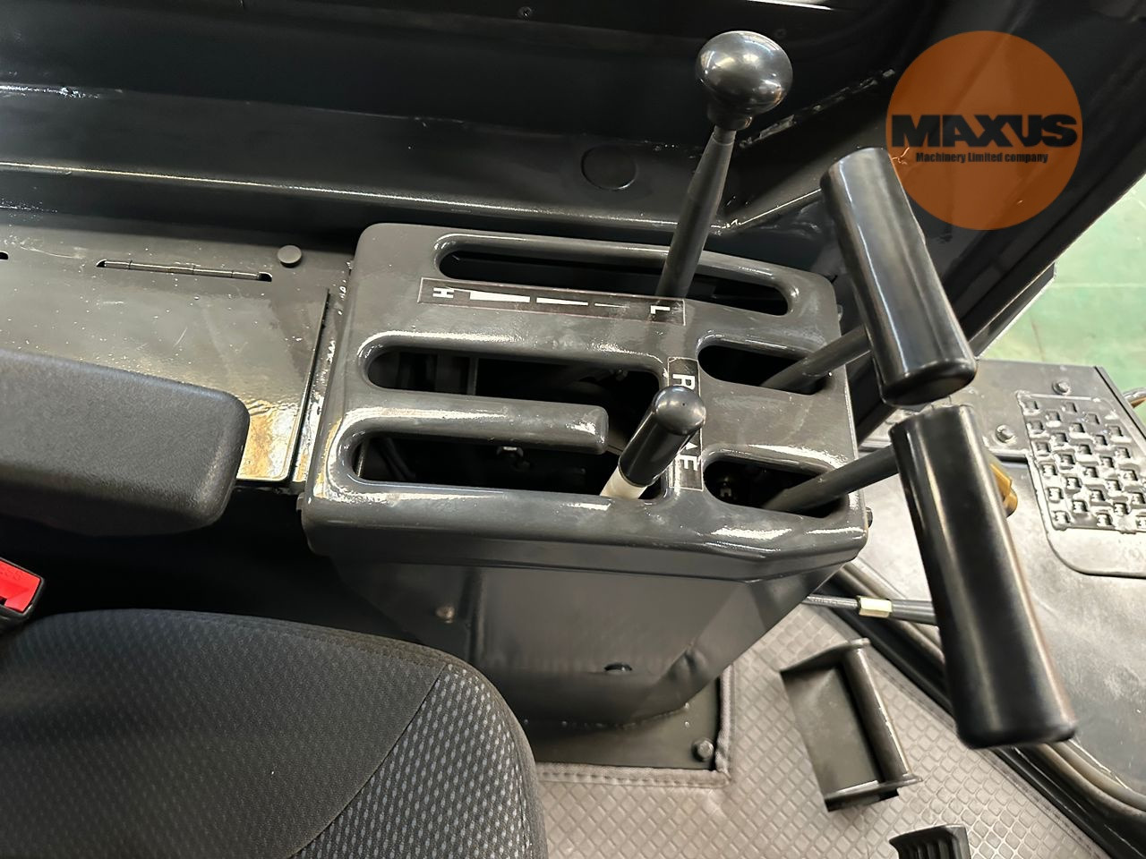 MAXUS Bulldozer with Straight Blade, Single-Shank Ripper, and ROPS Cabin - 推土机:图3 MAXUS Bulldozer with Straight Blade, Single-Shank Ripper, and ROPS Cabin - 推土机:图3