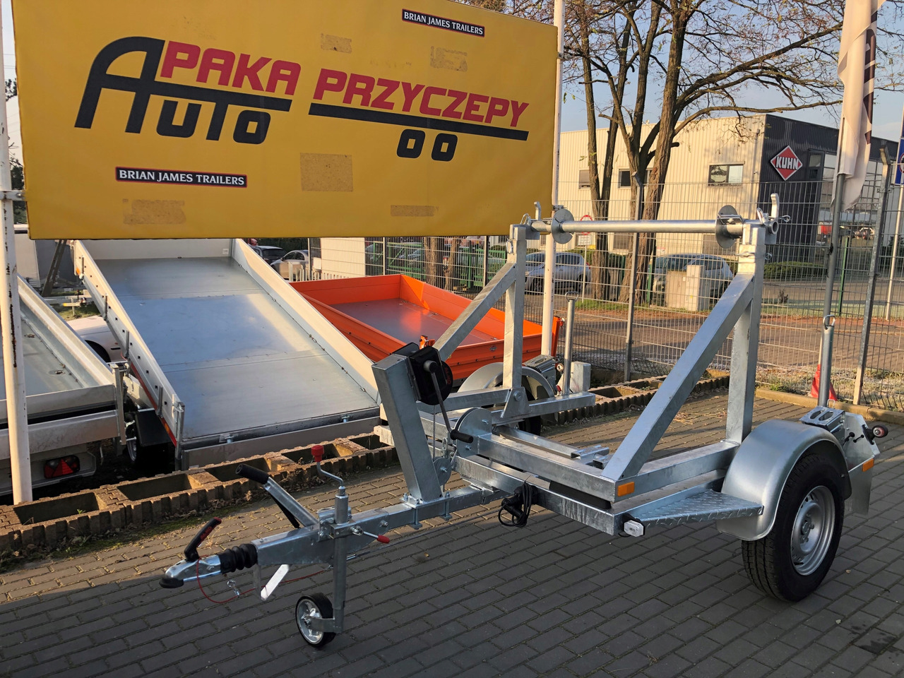 PRZYCZEPA KABLOWA POD BĘBEN KABLOWY ŚWIATŁOWÓD / CABLE TRAILER FOR FIBER OPTIC CABLE DRUM - 电缆拖车:图2 PRZYCZEPA KABLOWA POD BĘBEN KABLOWY ŚWIATŁOWÓD / CABLE TRAILER FOR FIBER OPTIC CABLE DRUM - 电缆拖车:图2