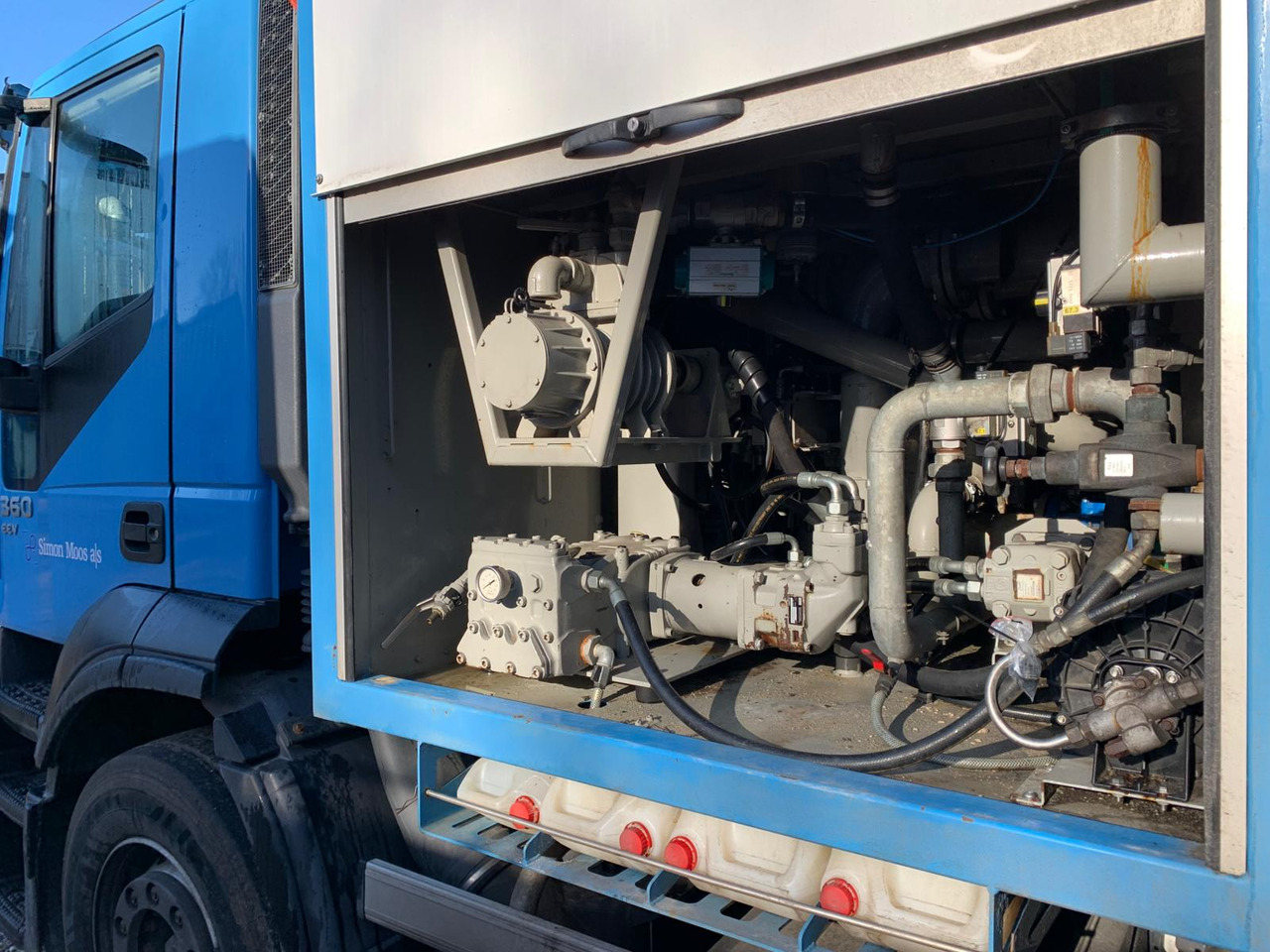 真空车 Iveco VacuDrain 1373：图6