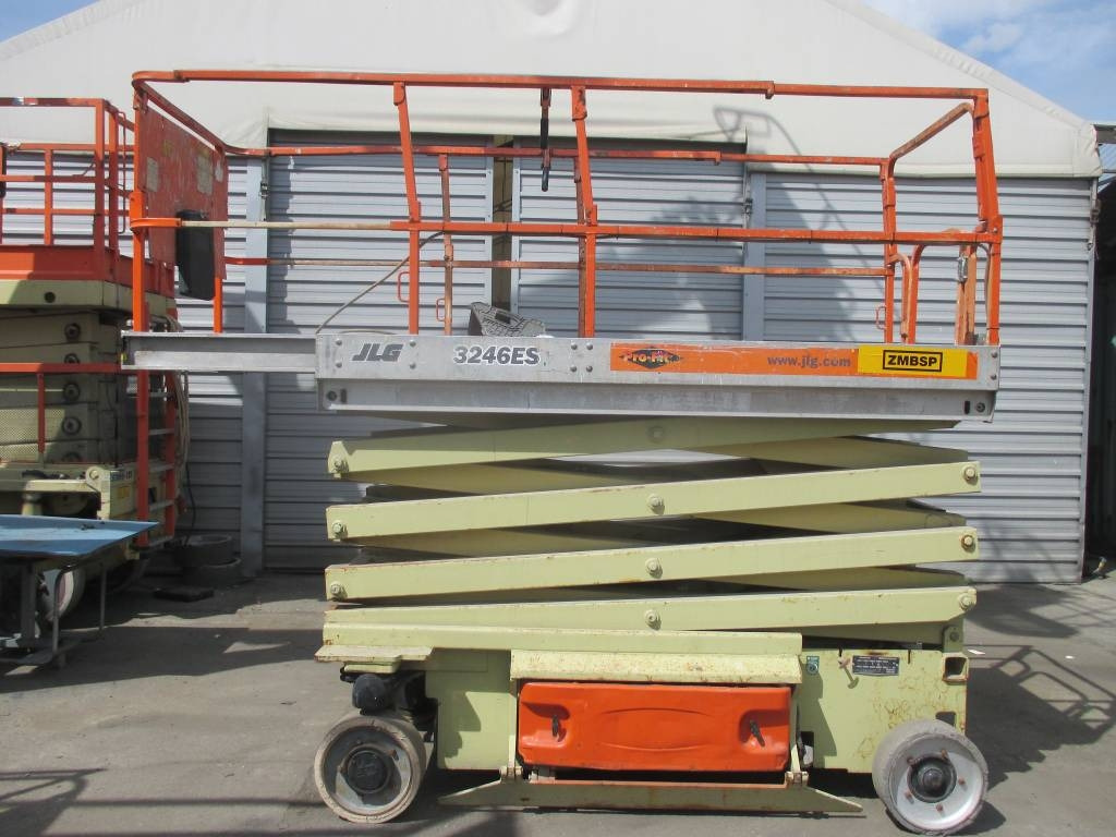 剪式升降机 JLG 3246 ES：图1